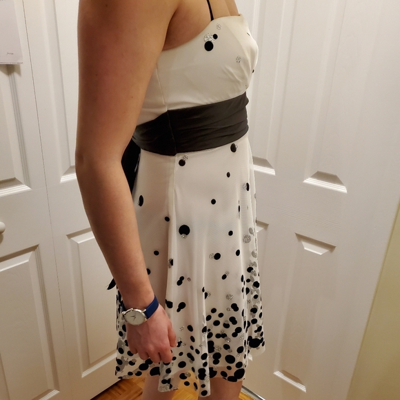 Le Chateau glitter polka dot party dress - Picture 4 of 8